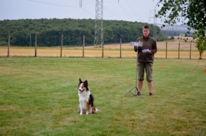 Hazel bei der Distanzkontrolle